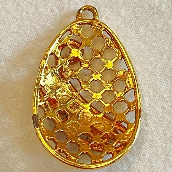 Egg Shaped Pendant Gold Tone Open Work Mesh Patern Roses Overlay - Picture 5 of 8
